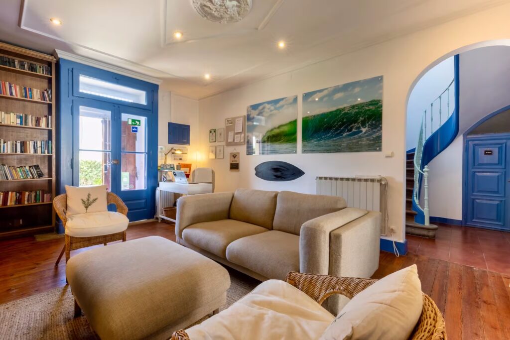 A casa - Sala de estar no andar de baixo 2